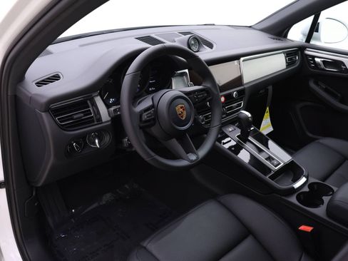 Used 2026 Porsche Macan AWD/4WD image 4