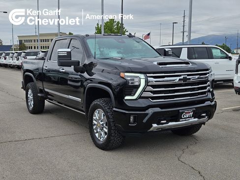Used 2024 Chevrolet Silverado 2500 High Country w/ High Country Premium Package AWD/4WD image 1