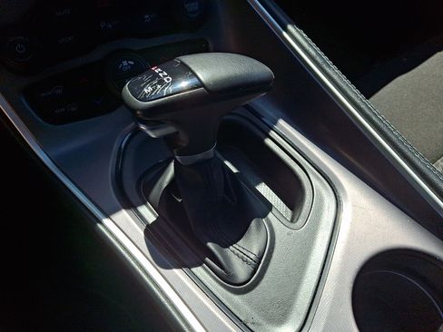 Used 2022 Dodge Challenger SXT w/ Driver Convenience Group AWD/4WD image 14