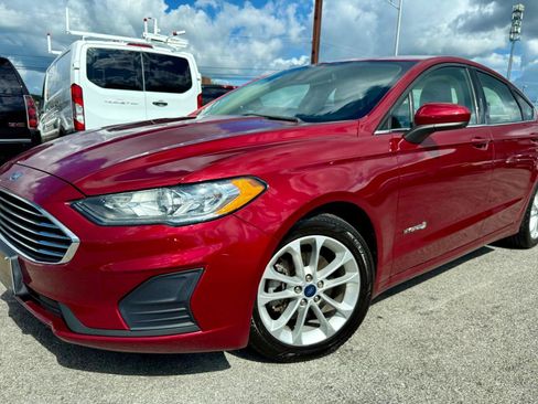 Used 2019 Ford Fusion SE FWD image 3
