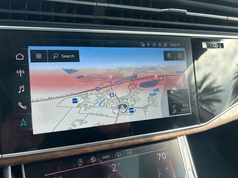 Used 2022 Audi Q8 Premium image 7