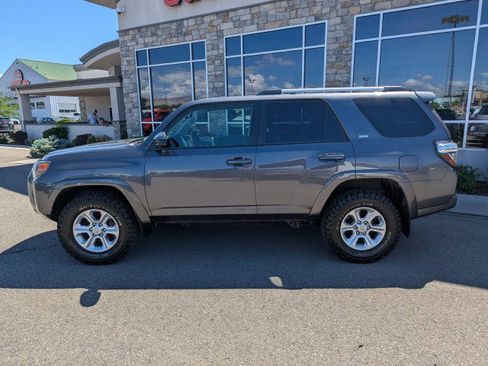 Used 2021 Toyota 4Runner SR5 AWD/4WD image 2