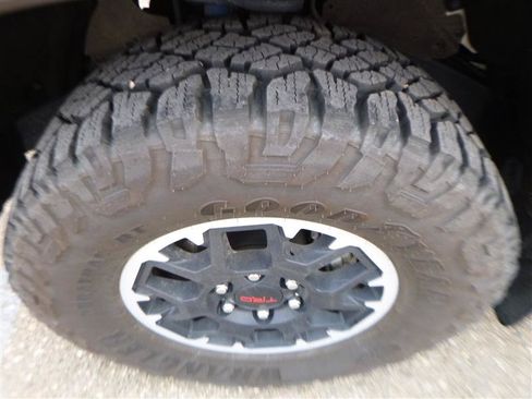 Used 2025 Toyota Tacoma TRD Off-Road AWD/4WD image 23