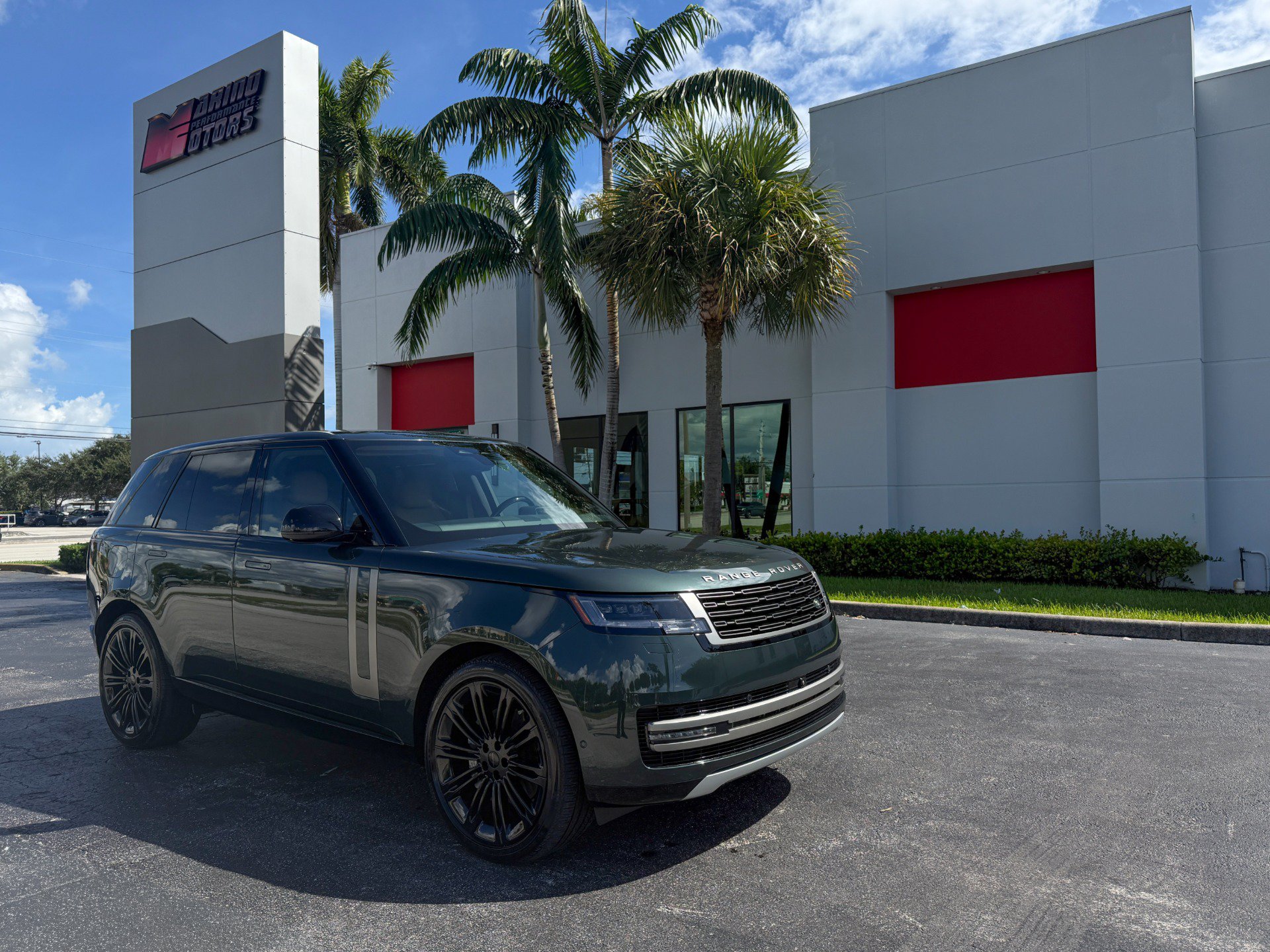 Used 2026 Land Rover Range Rover SE AWD/4WD image 1