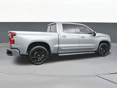 Used 2025 Chevrolet Silverado 1500 High Country AWD/4WD image 17