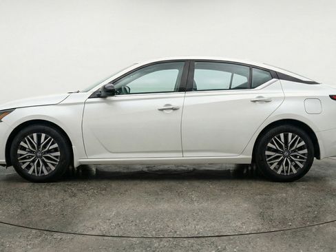 Used 2025 Nissan Altima 2.5 SV FWD image 5
