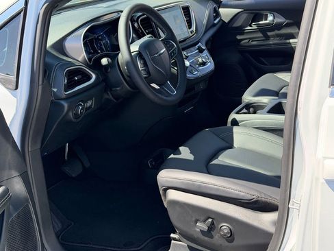 New 2026 Chrysler Pacifica Select AWD/4WD image 13