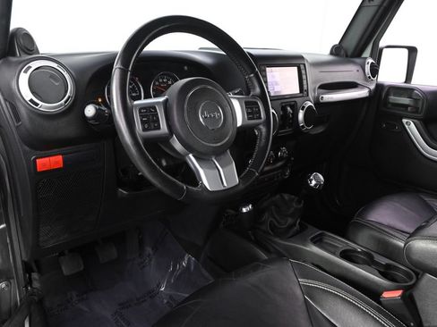 Used 2014 Jeep Wrangler Unlimited Rubicon AWD/4WD image 12