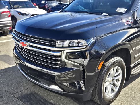 Used 2023 Chevrolet Suburban LT w/ Luxury Package image 6