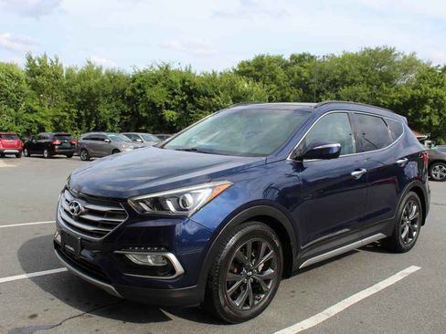 Used 2017 Hyundai Santa Fe Sport FWD image 1