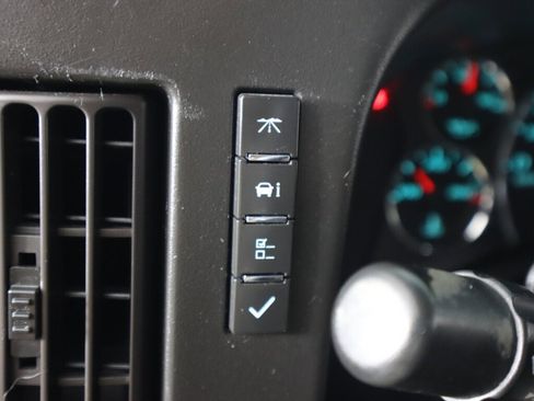 Used 2017 Chevrolet Express 2500 image 9