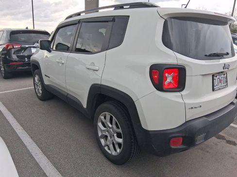 Used 2017 Jeep Renegade Latitude image 3