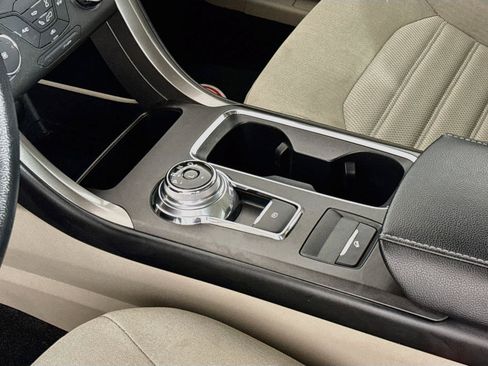 Used 2018 Ford Fusion SE FWD image 29