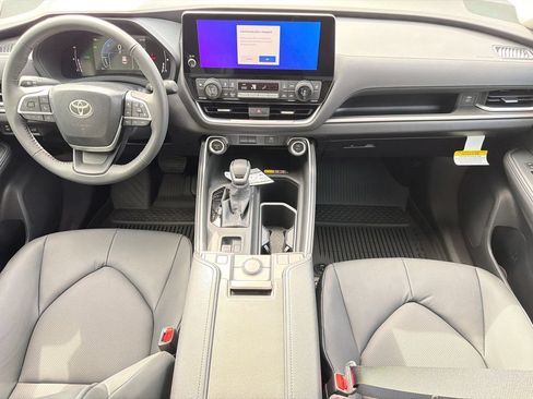 New 2026 Toyota Grand Highlander XLE FWD image 23