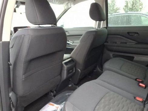 New 2025 Nissan Pathfinder SV image 27