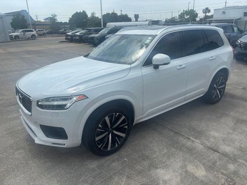 Used 2022 Volvo XC90 T5 Momentum w/ Climate Package FWD image 1