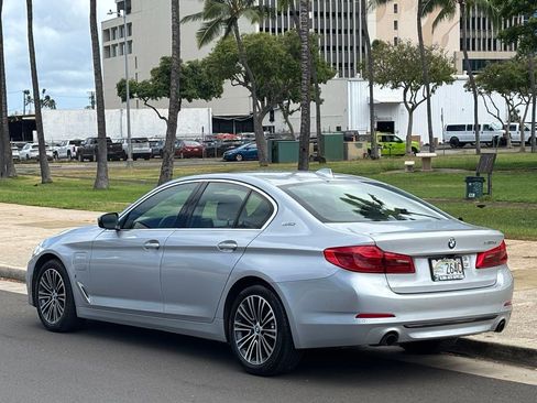 Used 2019 BMW 530e w/ Convenience Package RWD image 3
