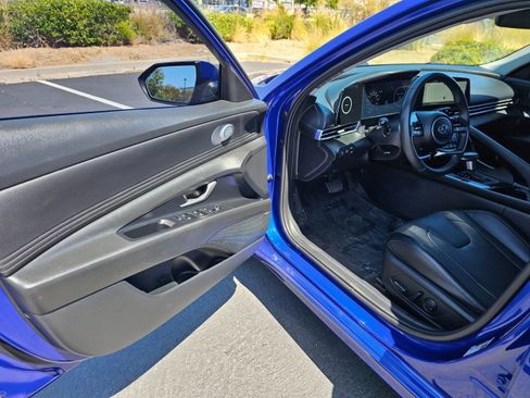 Used 2023 Hyundai Elantra Limited FWD image 33