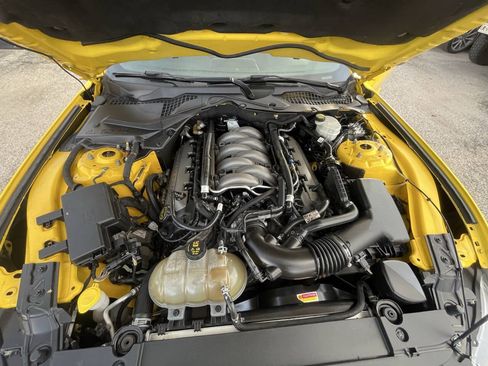 Used 2017 Ford Mustang GT RWD image 15