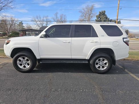 Used 2016 Toyota 4Runner SR5 image 2