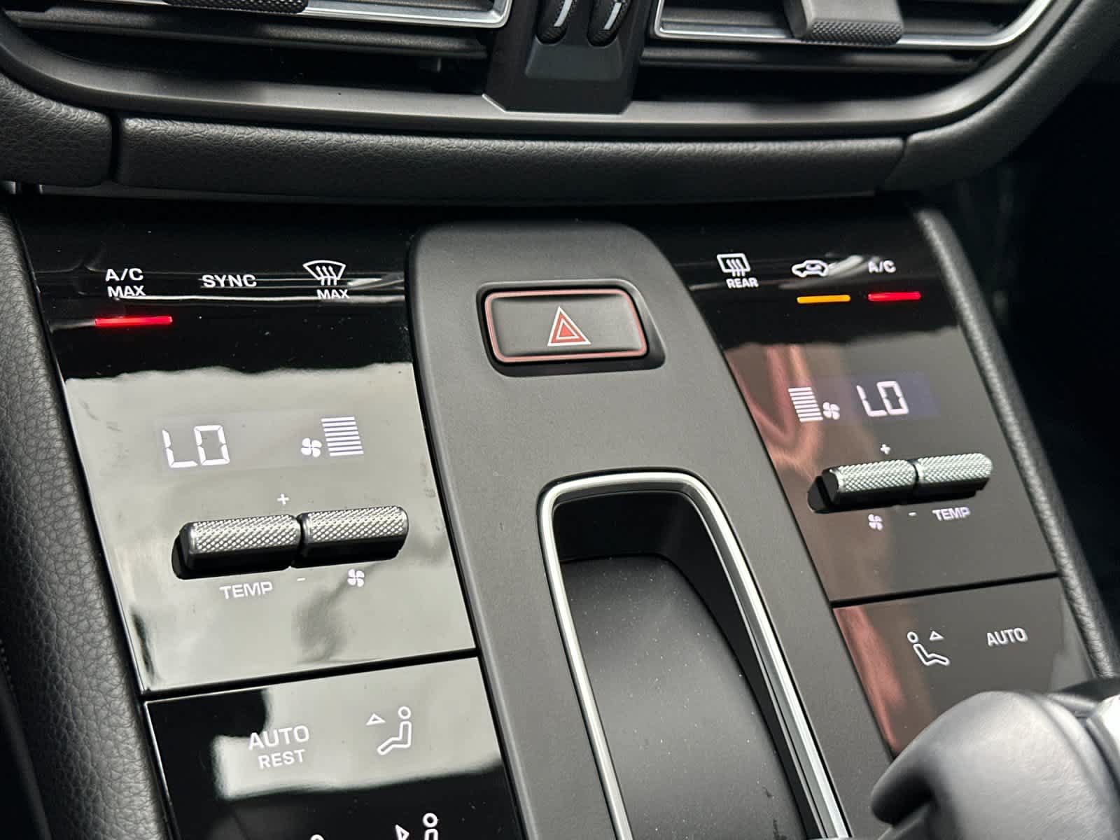 Certified 2025 Porsche Macan AWD/4WD image 23