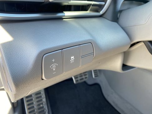 Certified 2026 Hyundai Elantra Sport FWD image 19
