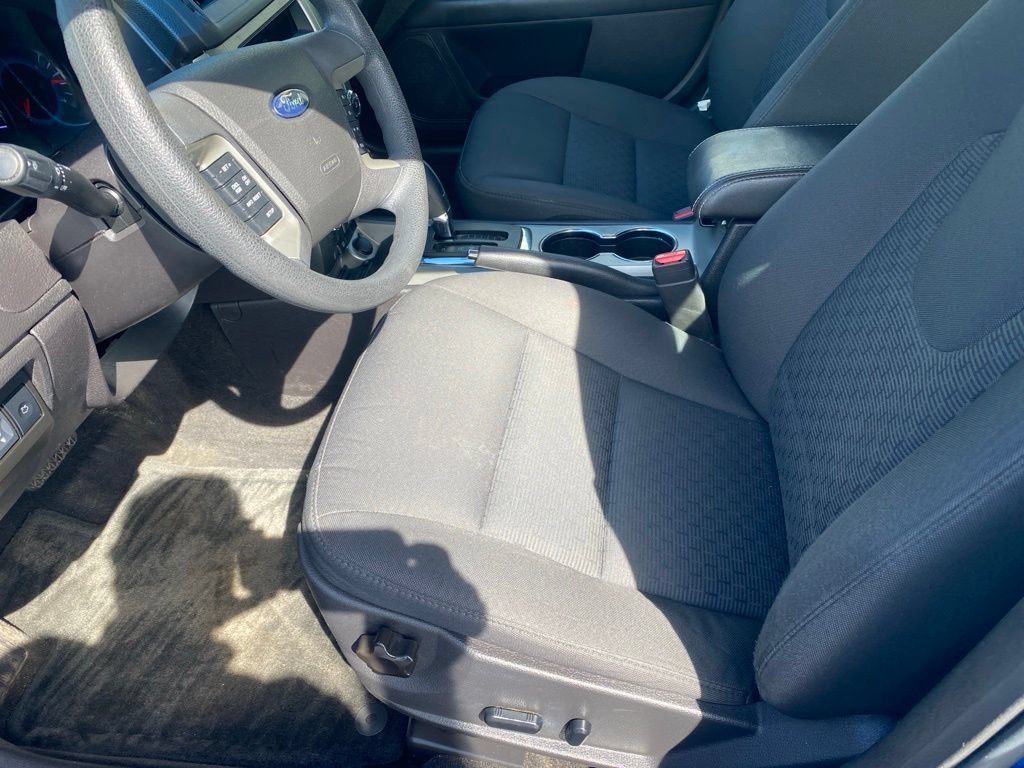 Used 2011 Ford Fusion SE FWD image 16