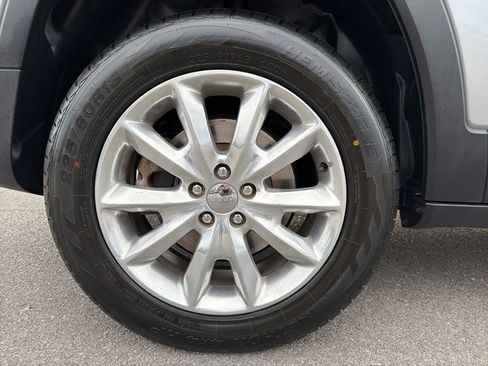 Used 2016 Jeep Cherokee Limited image 12