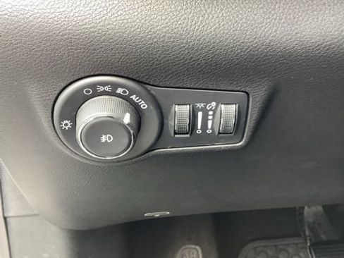 Certified 2025 Jeep Compass Latitude w/ Convenience Group AWD/4WD image 26