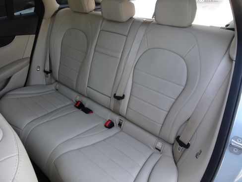 Used 2018 Mercedes-Benz GLC 300 w/ Premium Package image 12