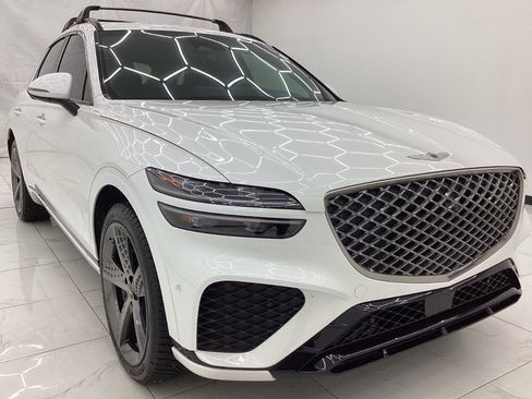 Used 2023 Genesis GV70 2.5T w/ Sport Prestige Package AWD/4WD image 3