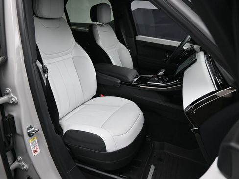 Used 2025 Land Rover Range Rover Sport Dynamic SE image 10