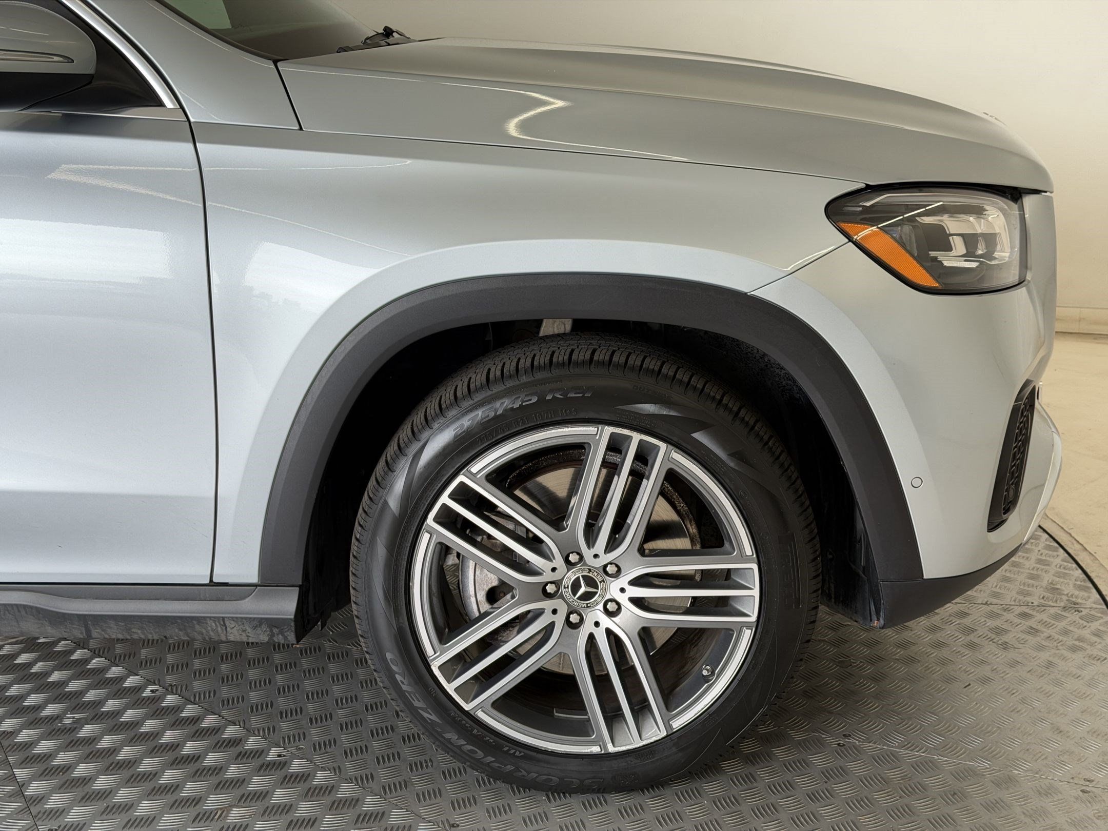 Used 2025 Mercedes-Benz GLS 450 4MATIC image 13