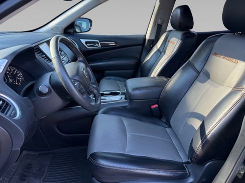 Used 2020 Nissan Pathfinder SL image 10