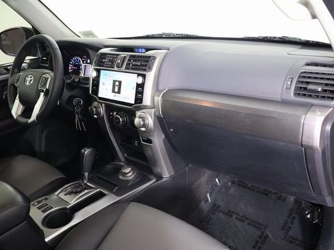 Used 2018 Toyota 4Runner SR5 Premium w/ Convenience Package AWD/4WD image 9