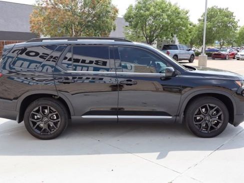 Used 2025 Honda Pilot Touring image 6