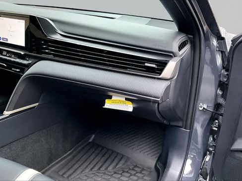Certified 2026 Toyota Camry SE FWD image 19