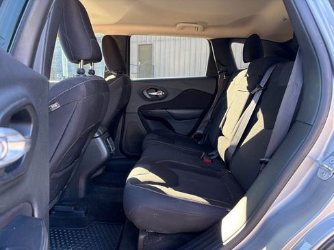 Used 2015 Jeep Cherokee Latitude w/ Comfort/Convenience Group image 37