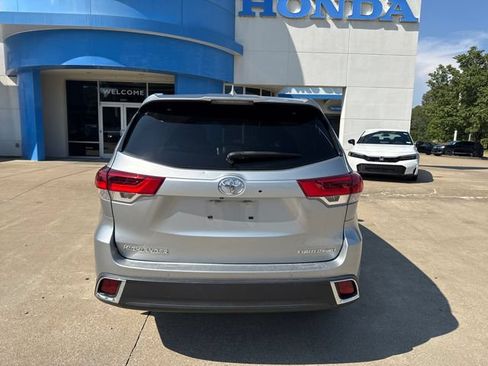 Used 2019 Toyota Highlander Limited AWD/4WD image 4