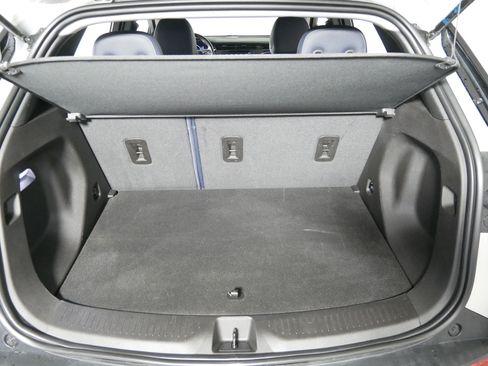Used 2023 Chevrolet Bolt EUV LT w/ Convenience Package FWD image 18