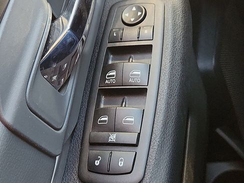 Used 2024 RAM 1500 Classic SLT image 9