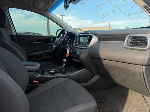 Used 2019 Kia Sorento FWD V6 w/ Option Group 020 image 31