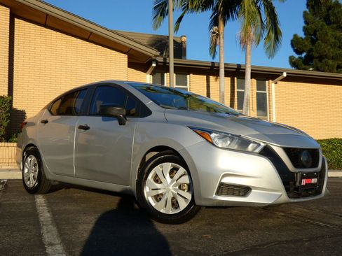 Used 2020 Nissan Versa S image 5