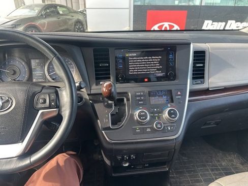 Used 2015 Toyota Sienna Limited Premium image 18