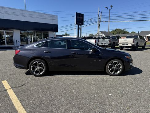 Used 2023 Chevrolet Malibu LT FWD image 2