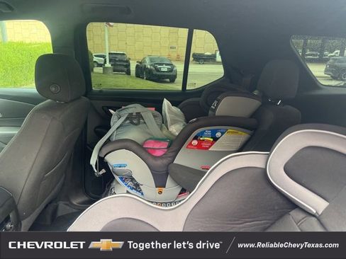 Used 2023 Chevrolet Traverse LT image 8