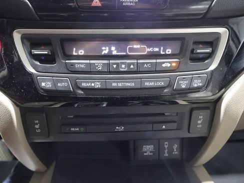 Used 2017 Honda Pilot Touring image 36