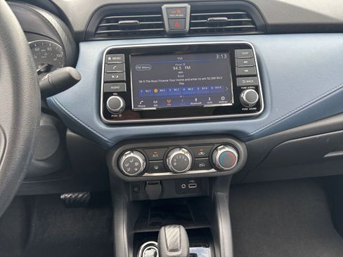 Used 2025 Nissan Versa SV FWD image 17
