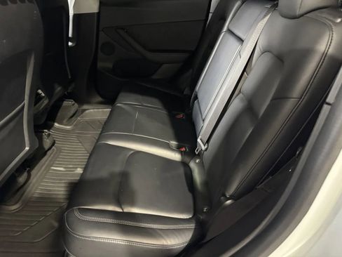 Used 2020 Tesla Model Y Long Range image 9