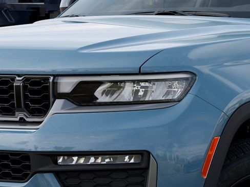 New 2026 Jeep Grand Cherokee Limited RWD image 10